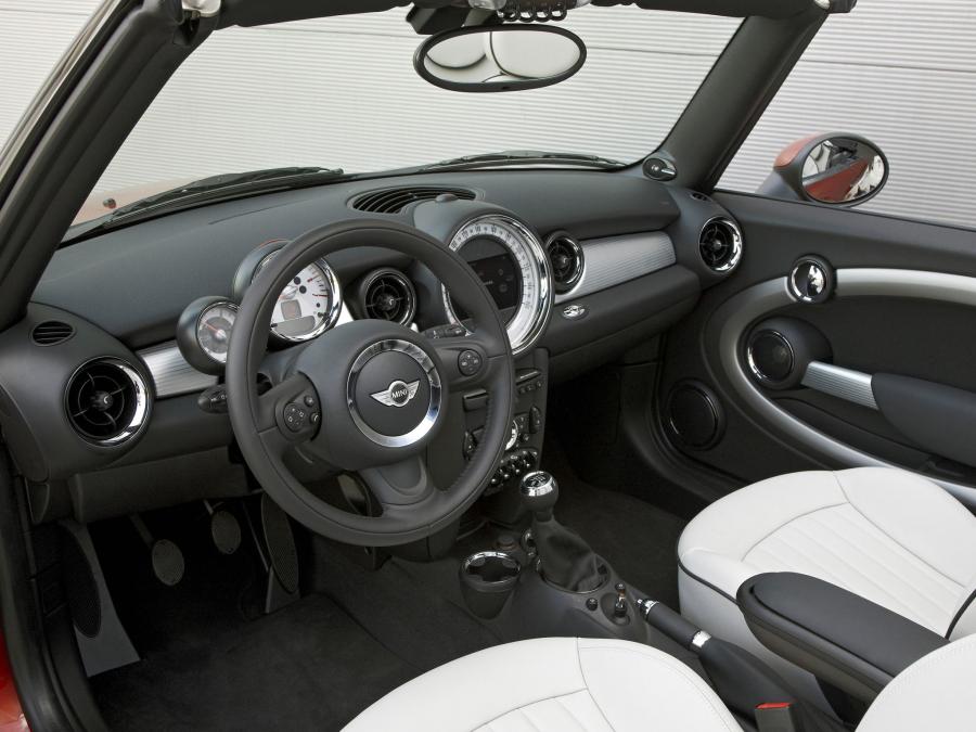  Mini Cooper D Cabrio 2010 года  (фото 7 из 23)